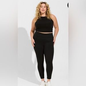 NWT! Torrid pixie ponte pant